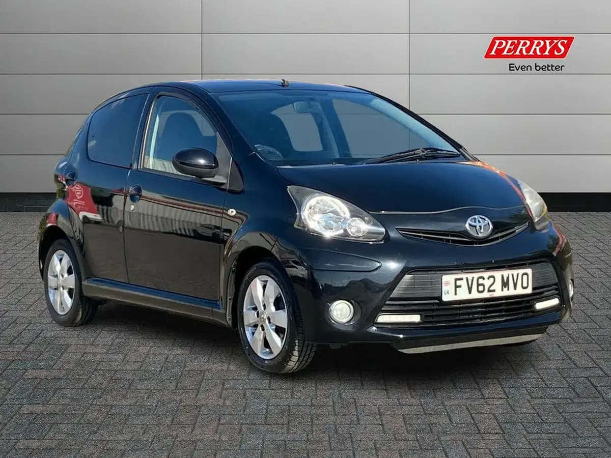2012-toyota-aygo-10-aygo-fire-5d-big-0