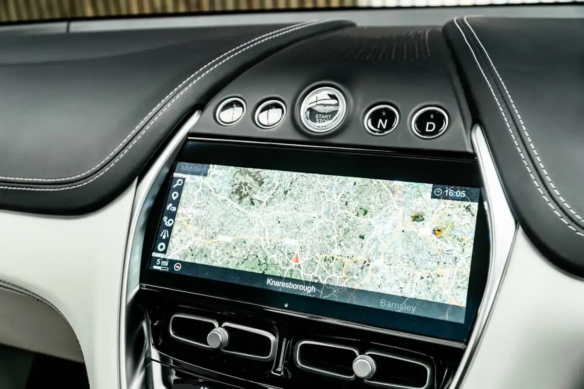 2022-aston-martin-dbx-40-v8-big-23