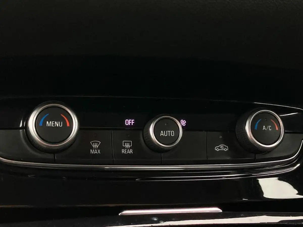 2018-vauxhall-grandland-x-15td-sport-nav-big-13