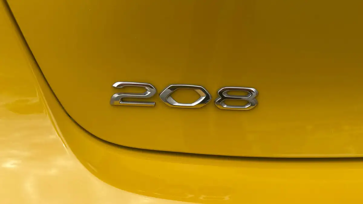2023-peugeot-208-12-puretech-active-premium-100ps-eat8-big-43