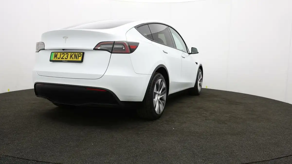 2023-tesla-model-y-e-rwd-big-76