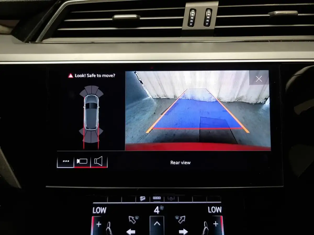 2021-audi-e-tron-50e-technik-station-wagon-big-5