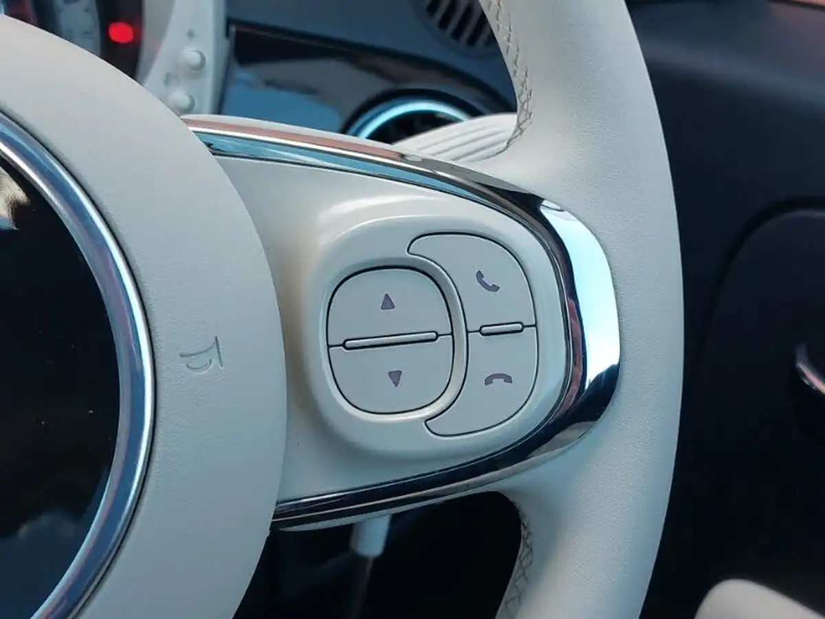 2022-fiat-500-10-dolcevita-big-9