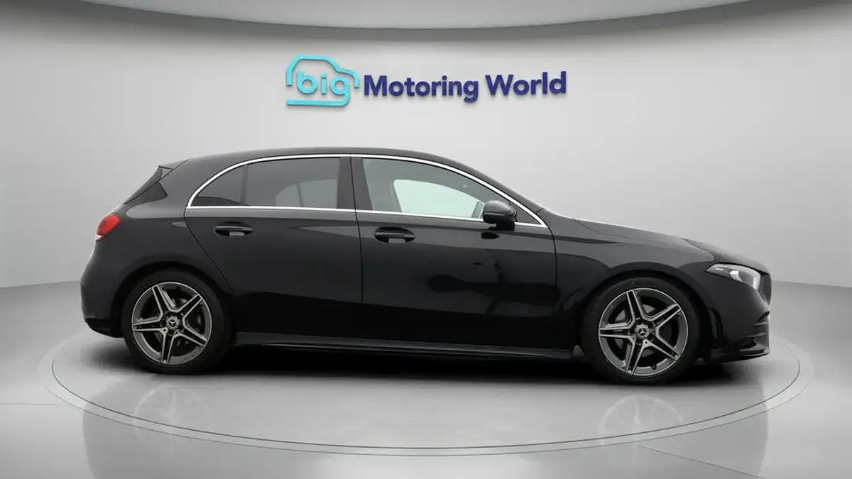 2019-mercedes-benz-a-class-13-a200-amg-line-hatchback-5d-big-7