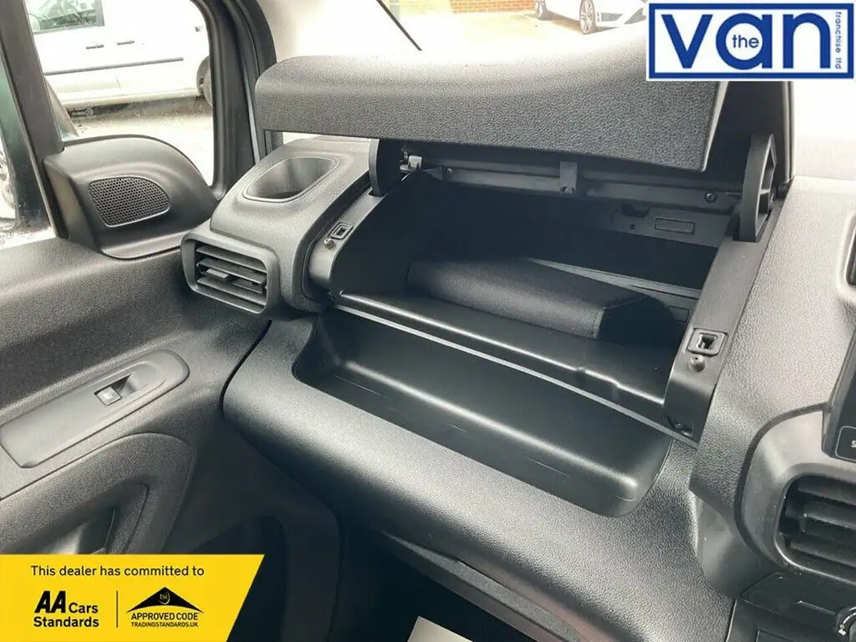 2019-vauxhall-combo-15cdti-sportive-2300-16v-100pseu6dt-l1h1-panel-big-24