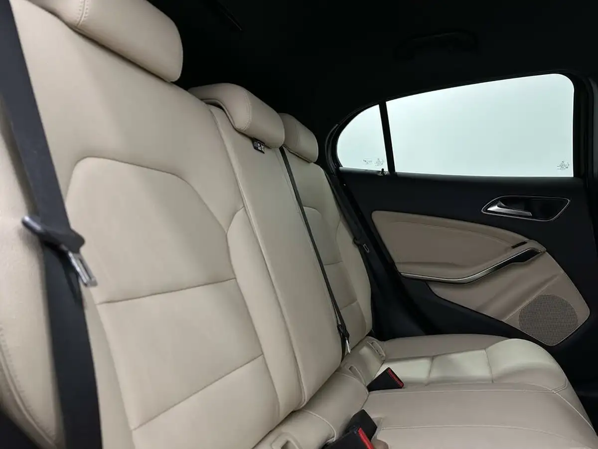 2017-mercedes-benz-gla-class-21d-gla-200d-se-executivess-7g-dct-big-40