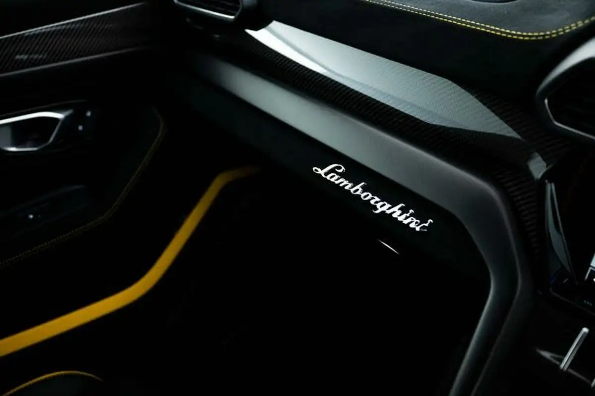 2024-lamborghini-urus-40-no-trim-big-15