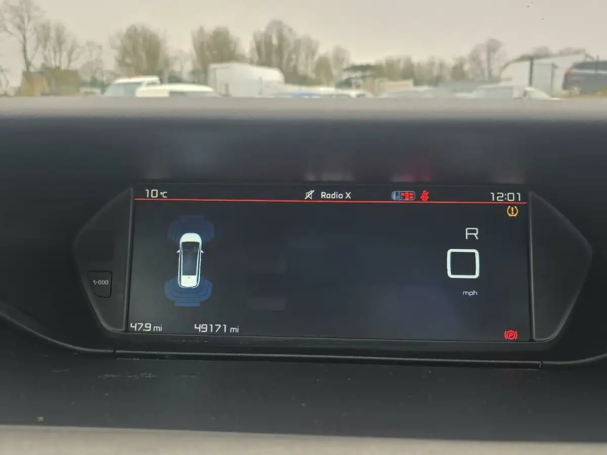 2016-citroen-grand-c4-picasso-16bluehdi-feel-eat6-big-37