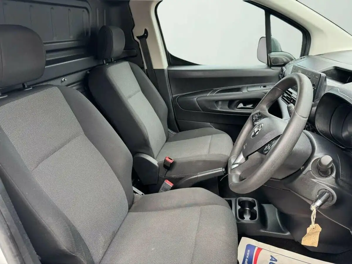 2020-vauxhall-combo-15cdti-sportive-2300-100pseu6d-t-l2h1-panel-big-15