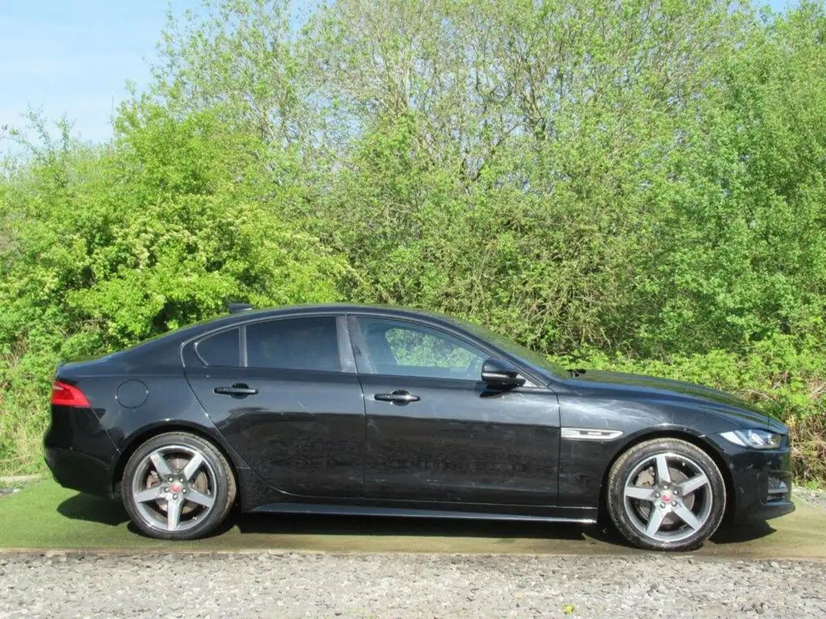 2017-jaguar-xe-20d-r-sport-180ps-awd-ss-1999cc-auto-big-2