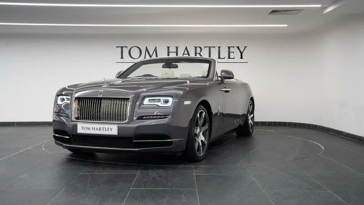 2017-rolls-royce-dawn-66-inspired-by-fashion-big-8