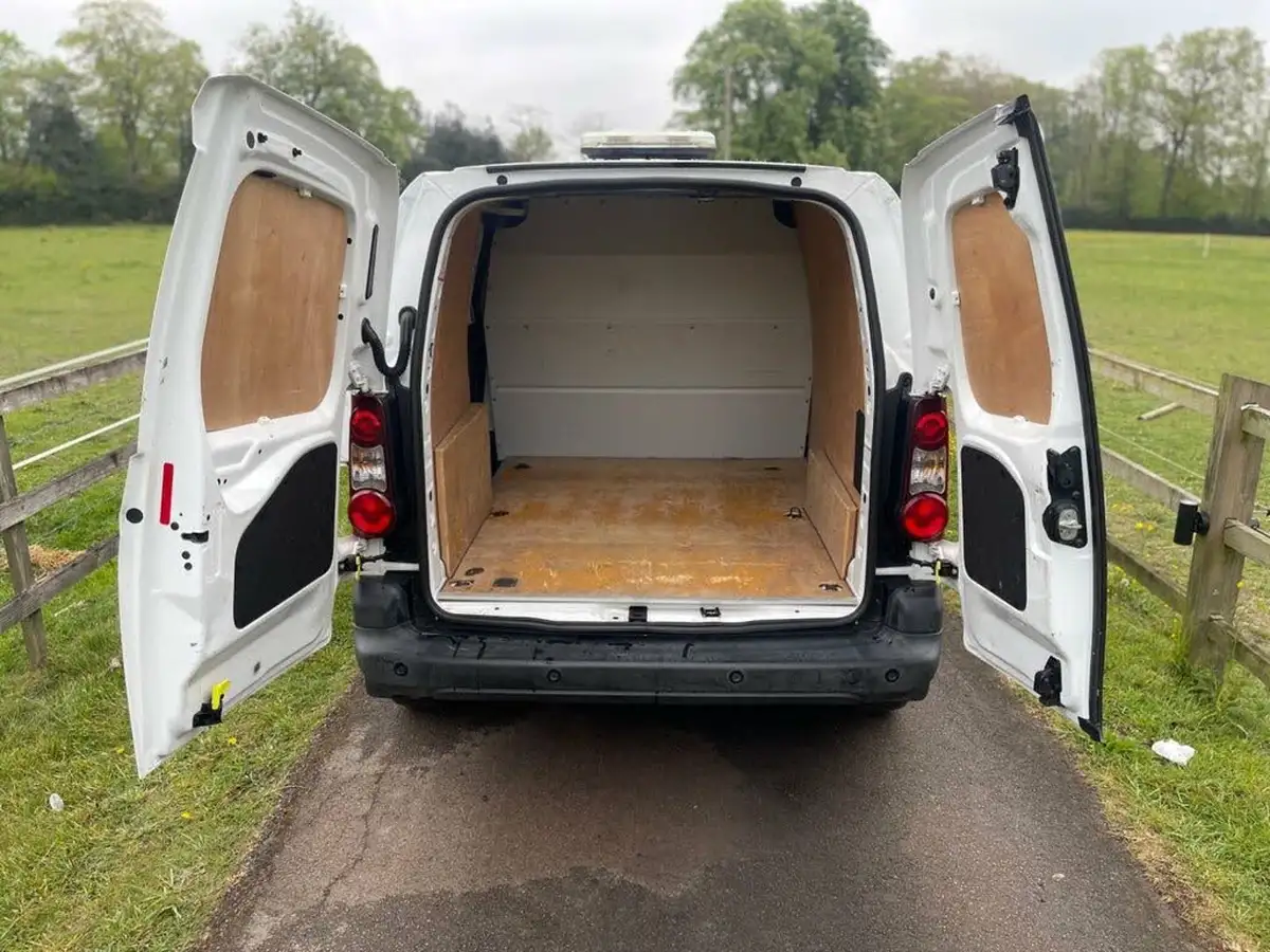 2018-peugeot-partner-16bluehdi-s-l1-75pseu6-648-panel-big-19