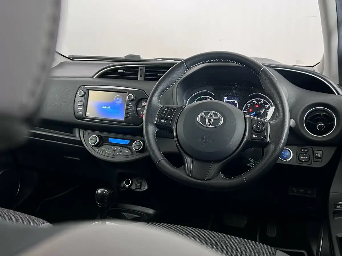 2019-toyota-yaris-15-vvt-i-y20-98bhp-hybrid-1497cc-e-cvt-big-17