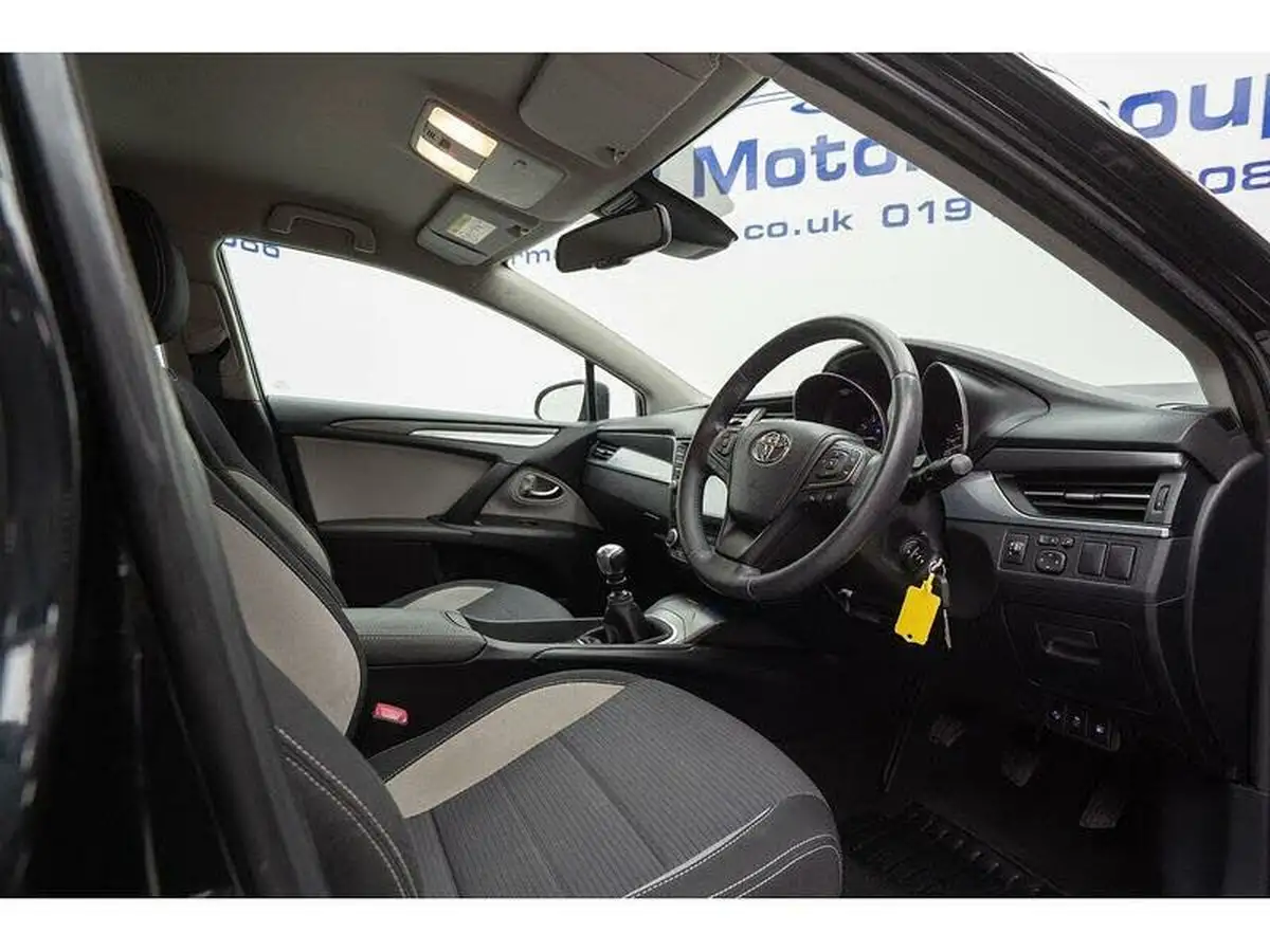 2016-toyota-avensis-18-v-matic-business-edition-saloon-4d-big-17