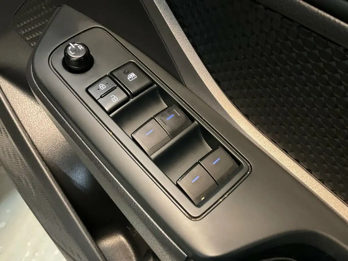 2020-toyota-c-hr-18-vvt-i-icon-parking-pack-big-30
