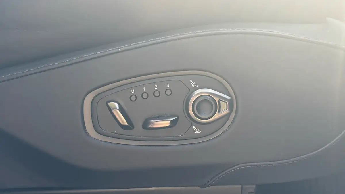 2024-aston-martin-dbx-40-v8-big-16