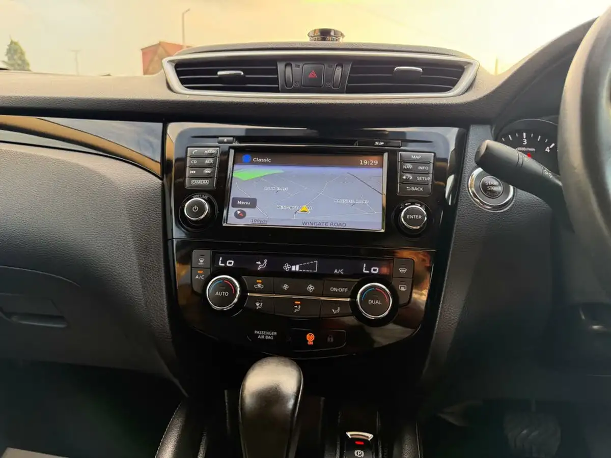 2015-nissan-qashqai-16-tekna-big-39