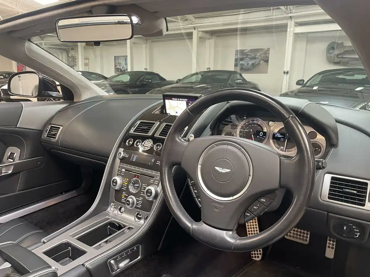 2015-aston-martin-db9-59-volante-big-10
