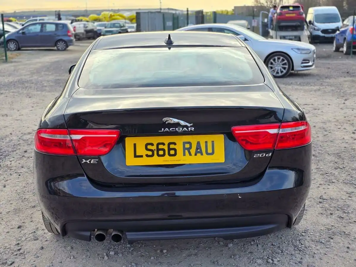 2016-jaguar-xe-20d-prestige-180ps-auto-big-18