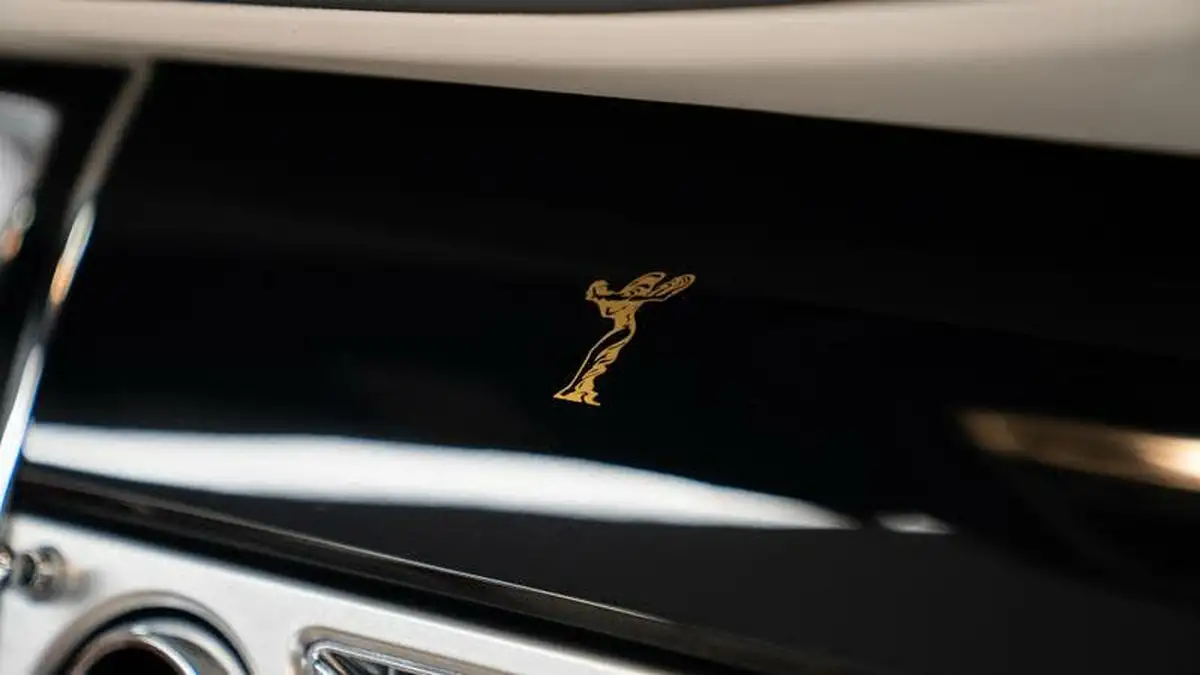 2017-rolls-royce-dawn-66-inspired-by-fashion-big-32