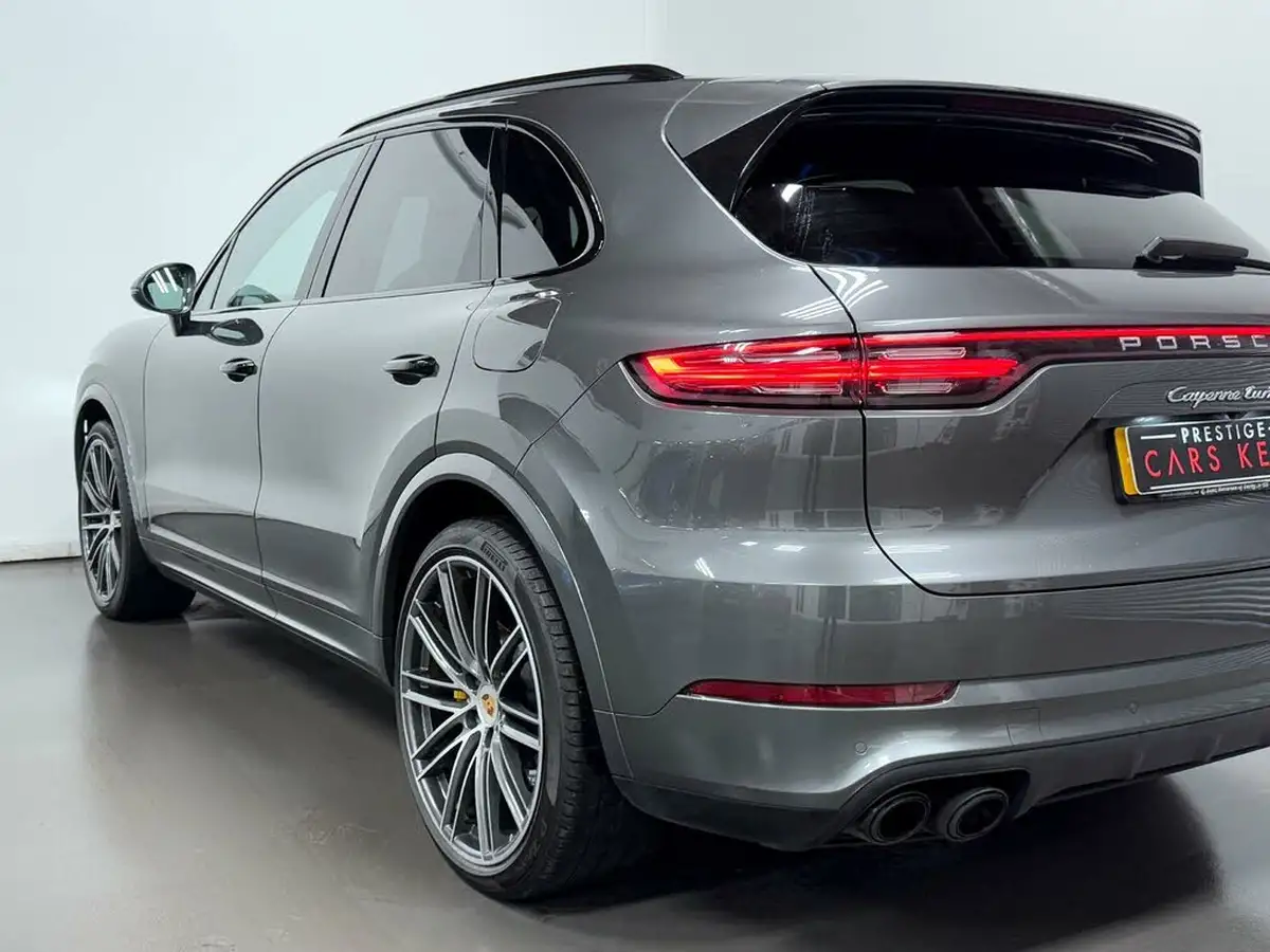 2020-porsche-cayenne-40-v8-turbo-s-e-hybrid-station-wagon-big-13