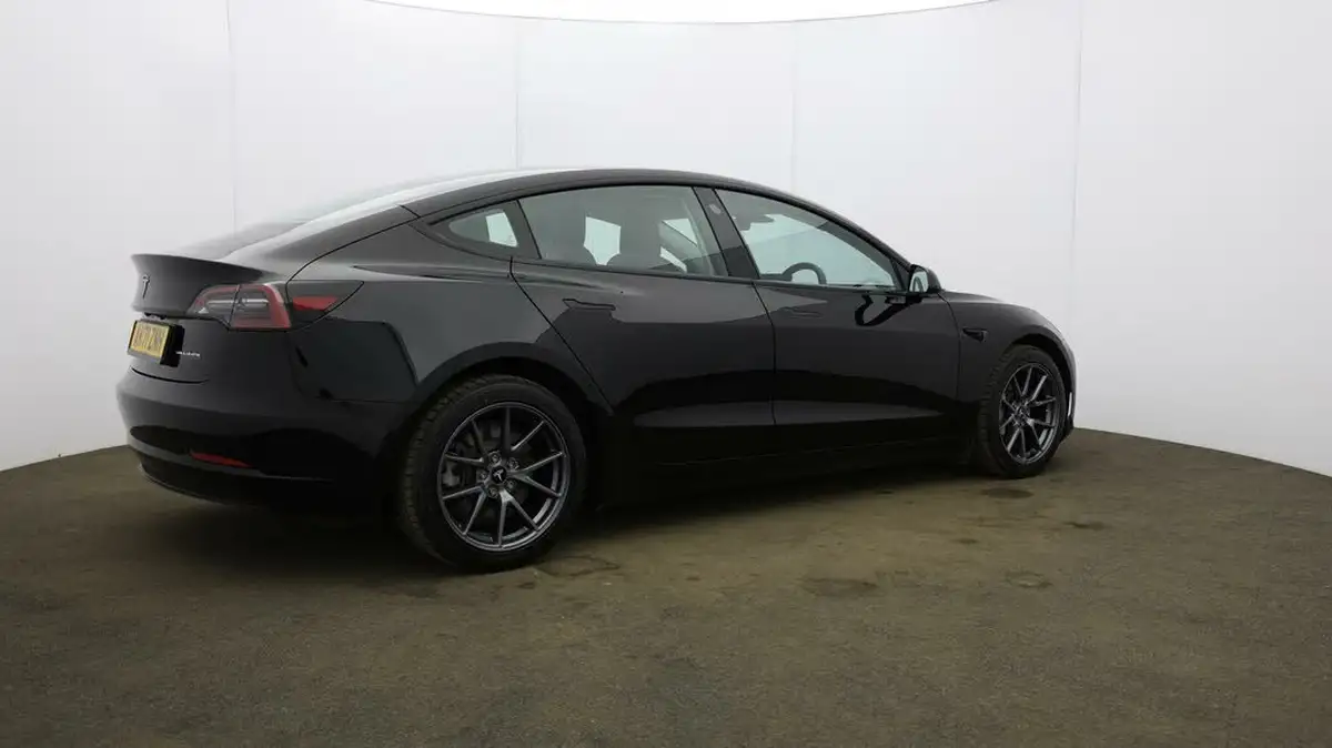 2021-tesla-model-3-e-long-range-awd-big-6