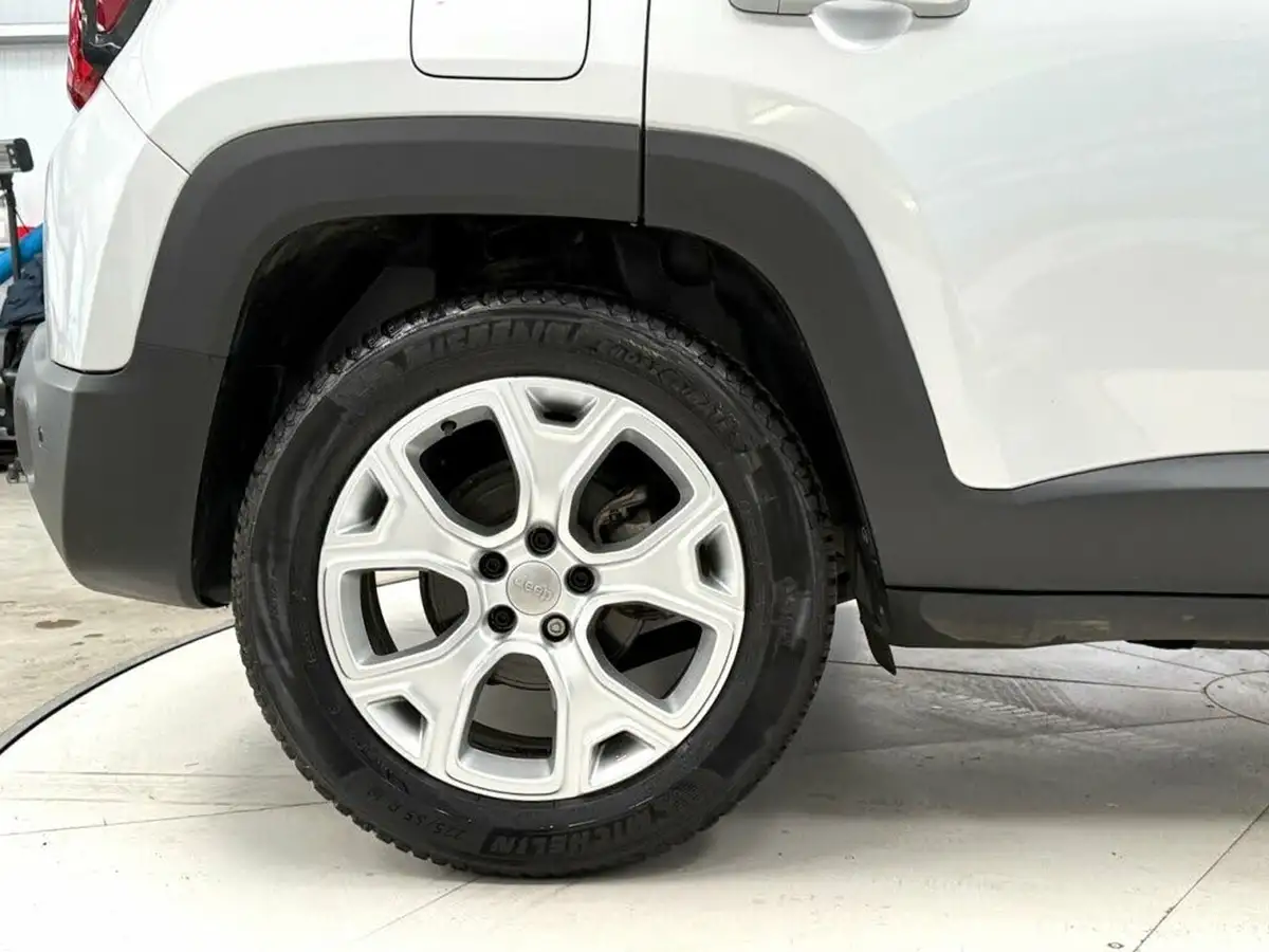 2019-jeep-renegade-10-gse-limited-big-13