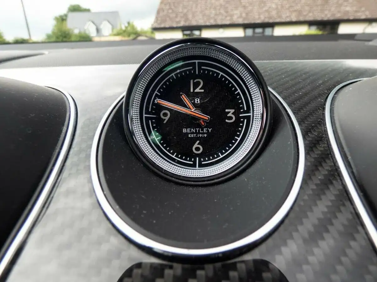 2019-bentley-bentayga-40-v8-big-44