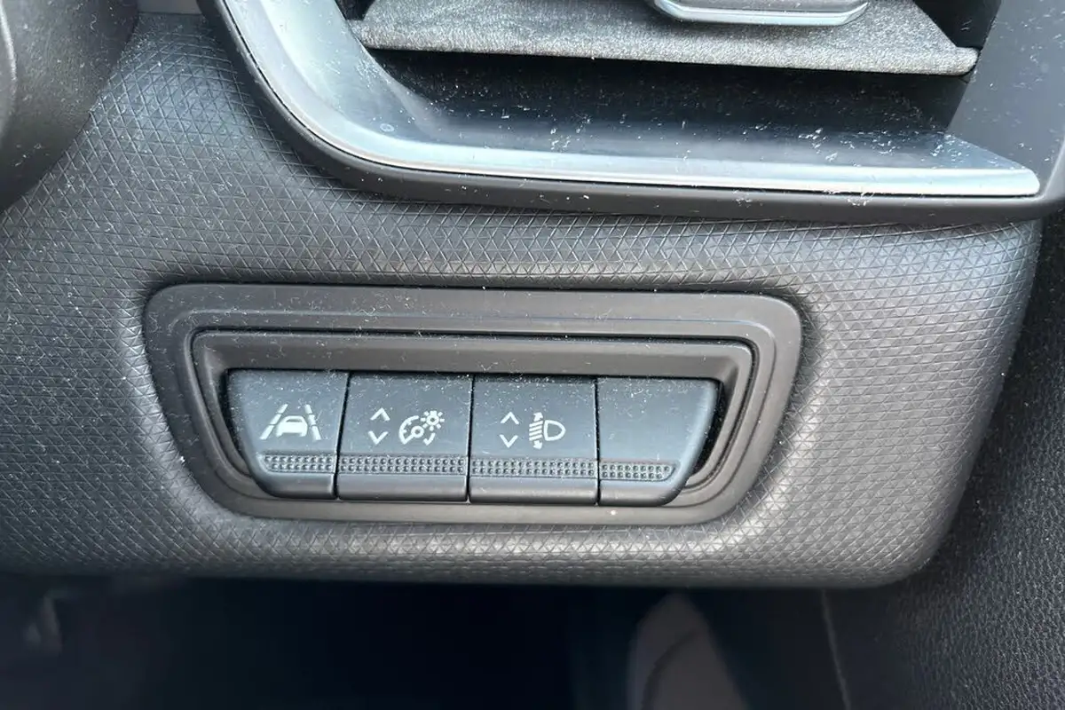 2020-renault-clio-10-sce-iconic-75bhp-big-21