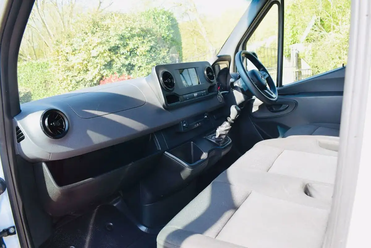 2021-mercedes-benz-sprinter-21cdi-314-l3h2-progressive-panel-big-11