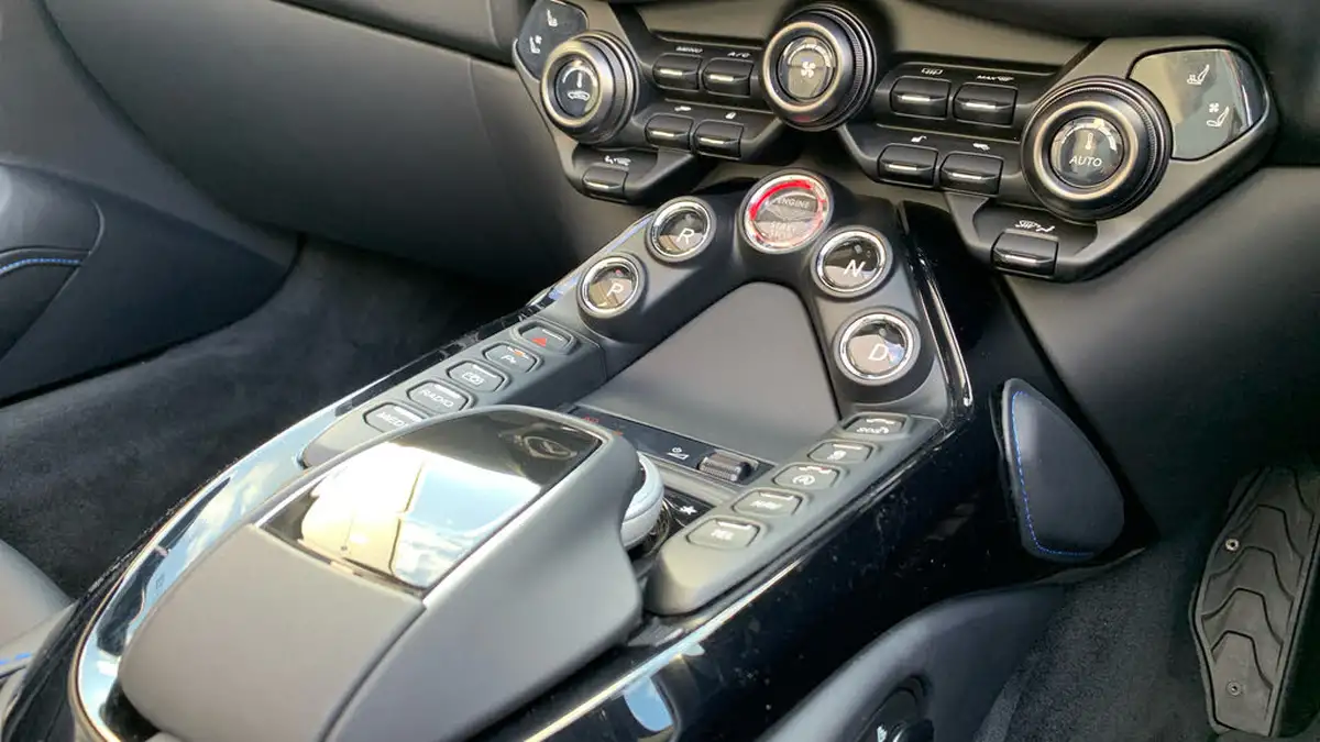 2024-aston-martin-vantage-40-v8-vantage-roadster-auto-big-16