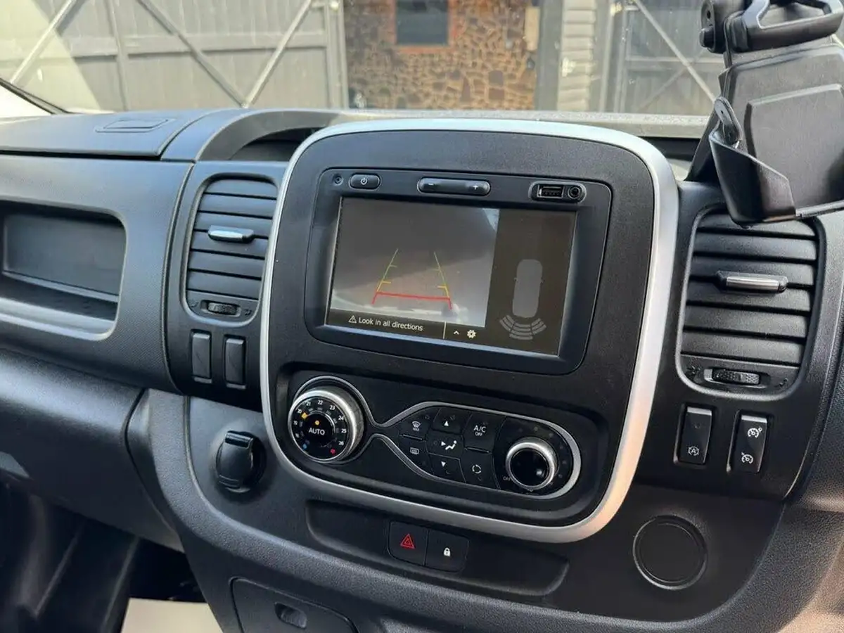 2021-renault-trafic-20dci-sl28-energy-170-black-edition-non-nav-edc-auto-big-11