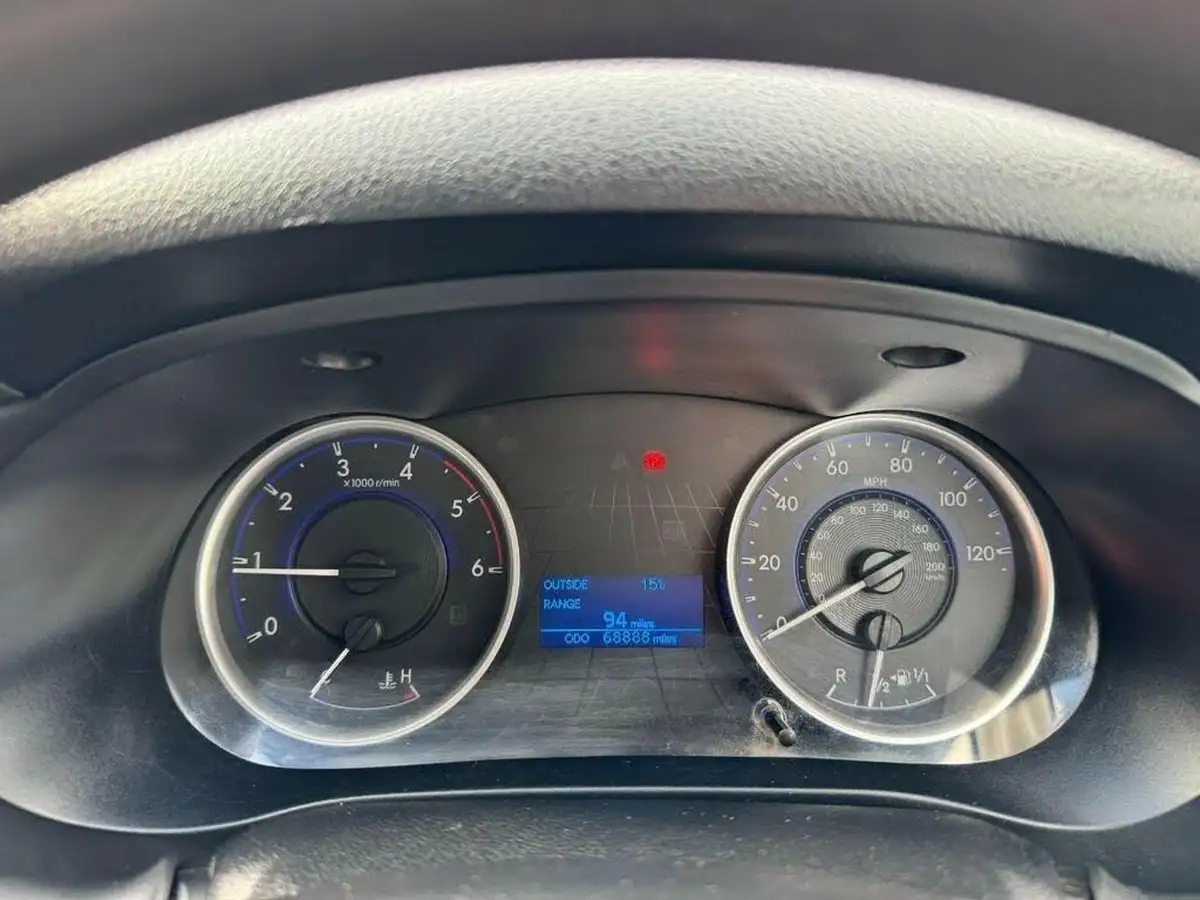 2017-toyota-hi-lux-24d-active-double-cab-pickup-big-12