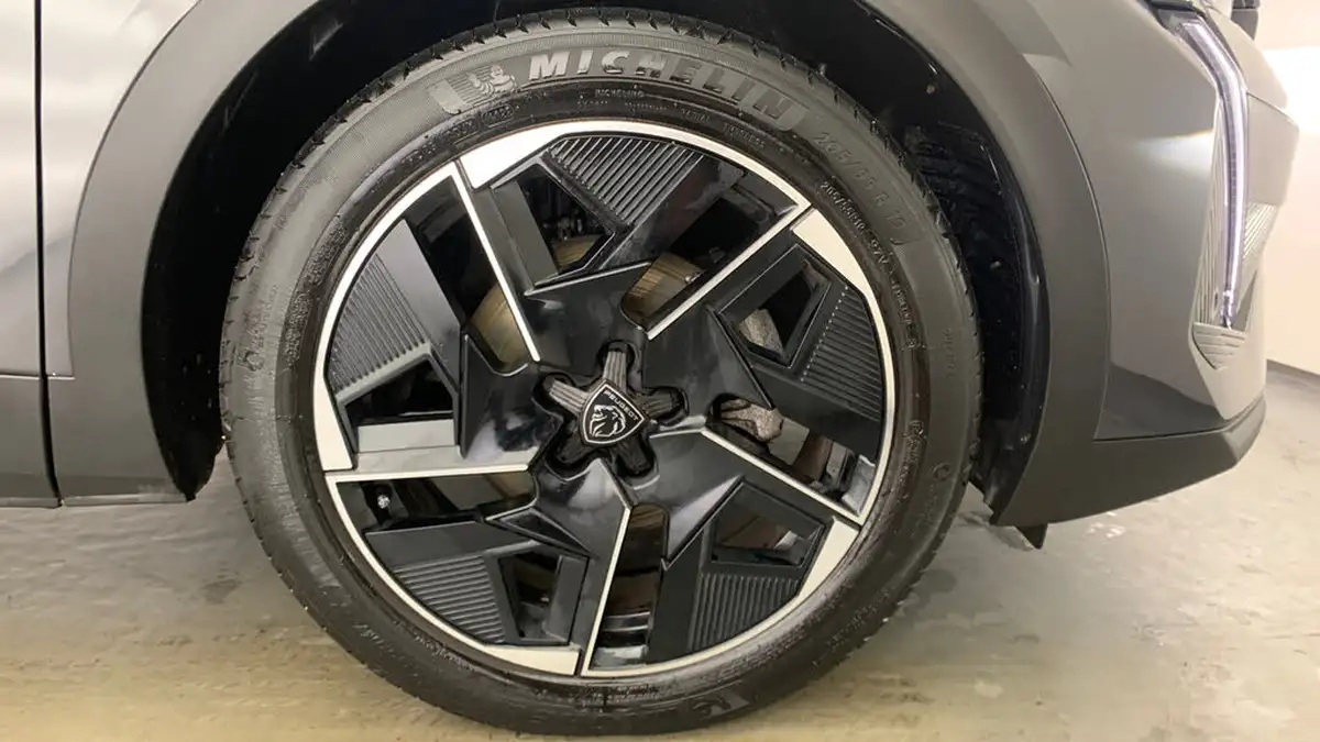 2023-peugeot-408-12-puretech-gt-130ps-ss-eat8-big-22