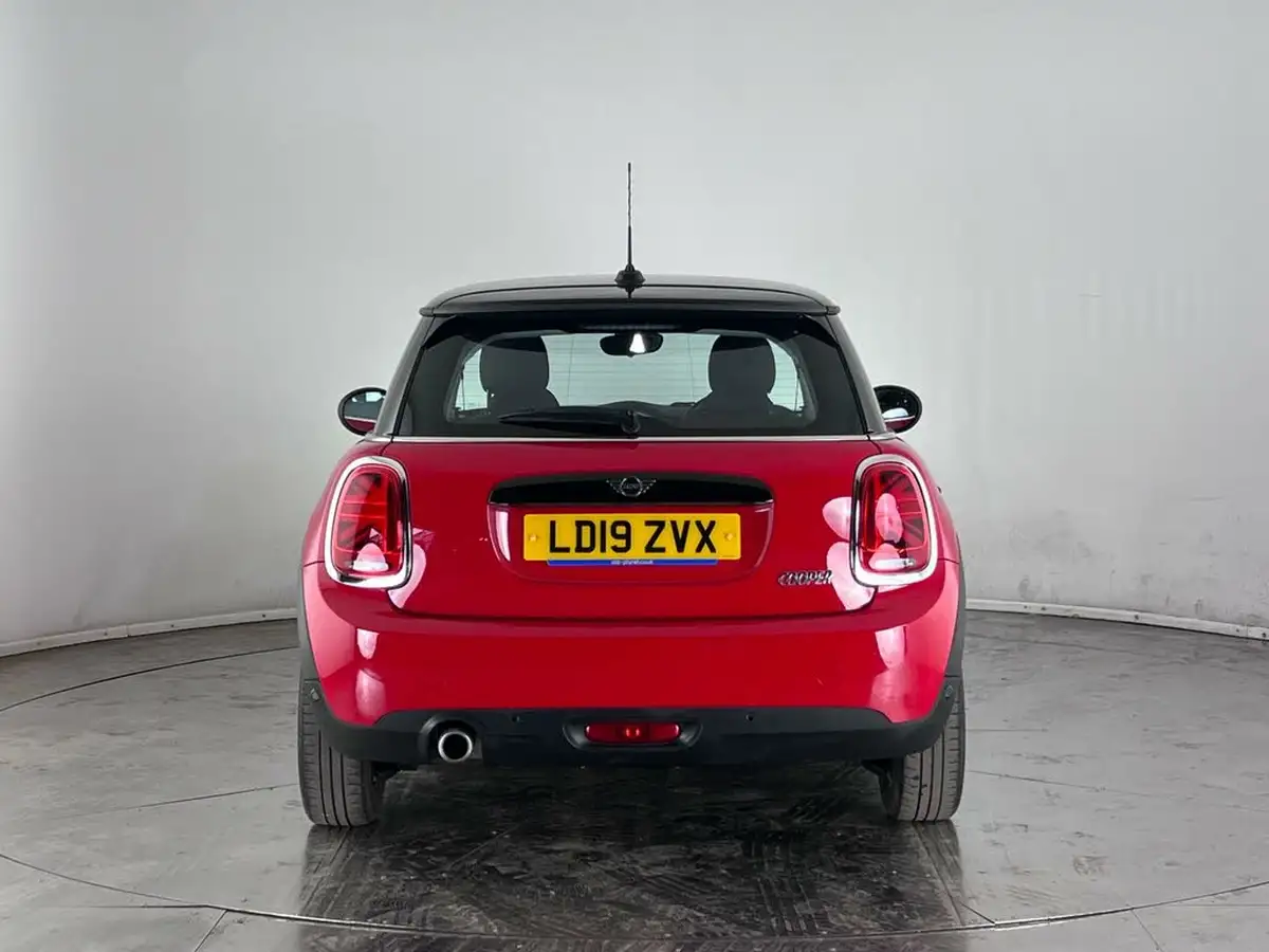2019-mini-cooper-15-cooper-classic-hatchback-3d-big-4