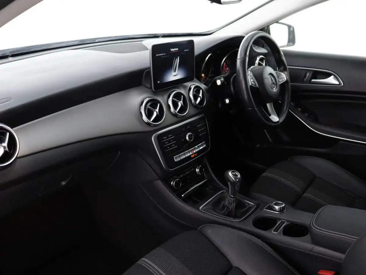 2019-mercedes-benz-gla-class-16-gla-180-urban-edition-big-43
