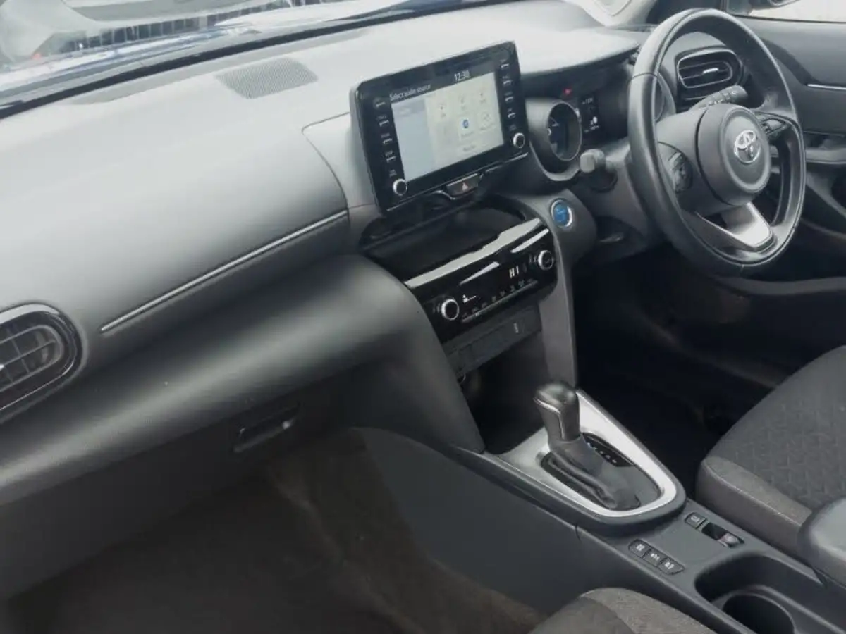 2022-toyota-yaris-cross-15-vvt-i-icon-big-4