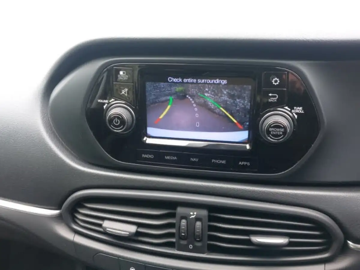 2017-fiat-tipo-14-lounge-hatchback-big-12