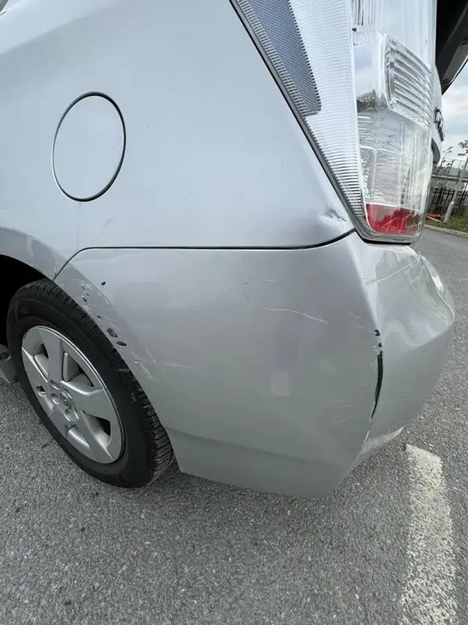2010-toyota-prius-big-18