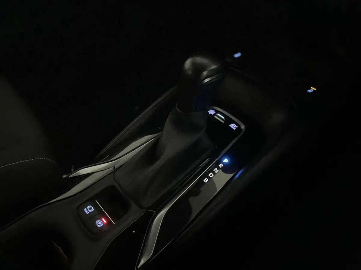 2021-toyota-corolla-18-vvt-i-icon-tech-trk-hatchback-5d-big-24