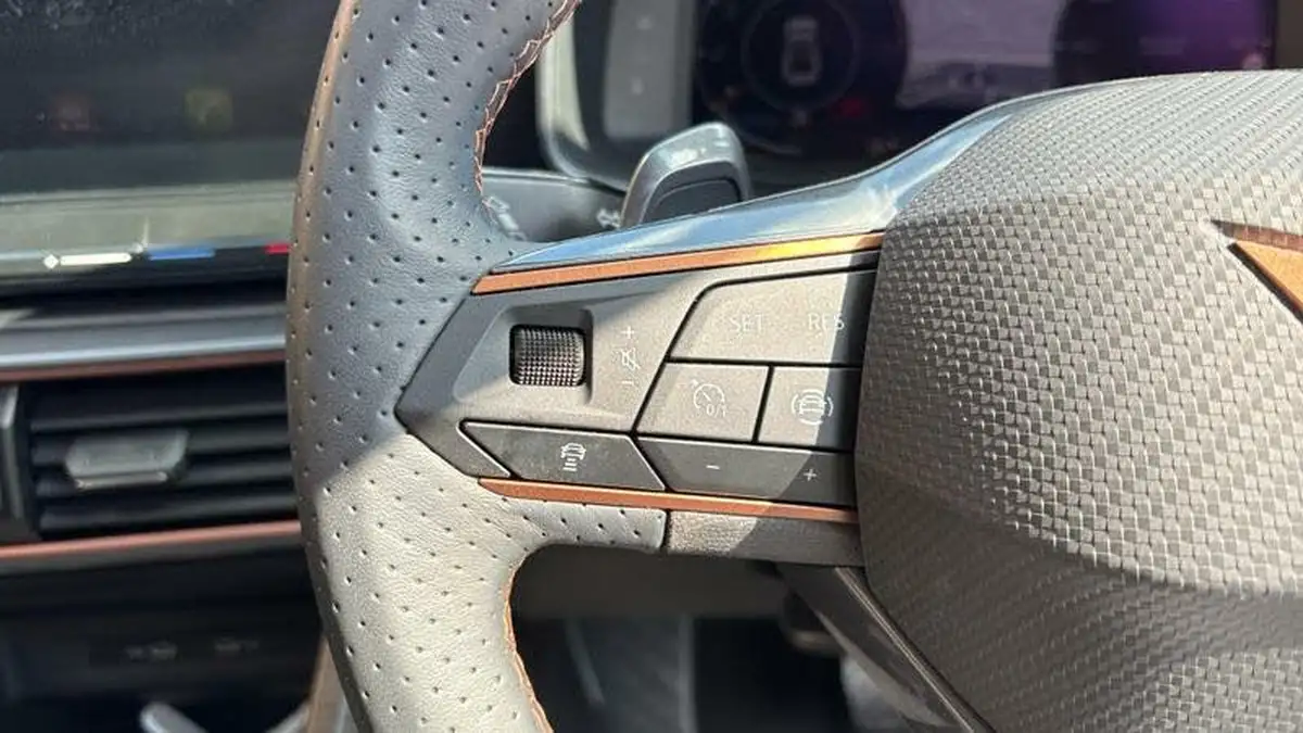 2024-cupra-leon-nf-15-etsi-v1-design-edition-hatchback-big-30