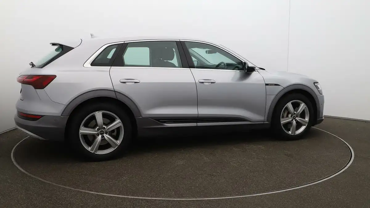 2022-audi-e-tron-55e-technik-station-wagon-big-44