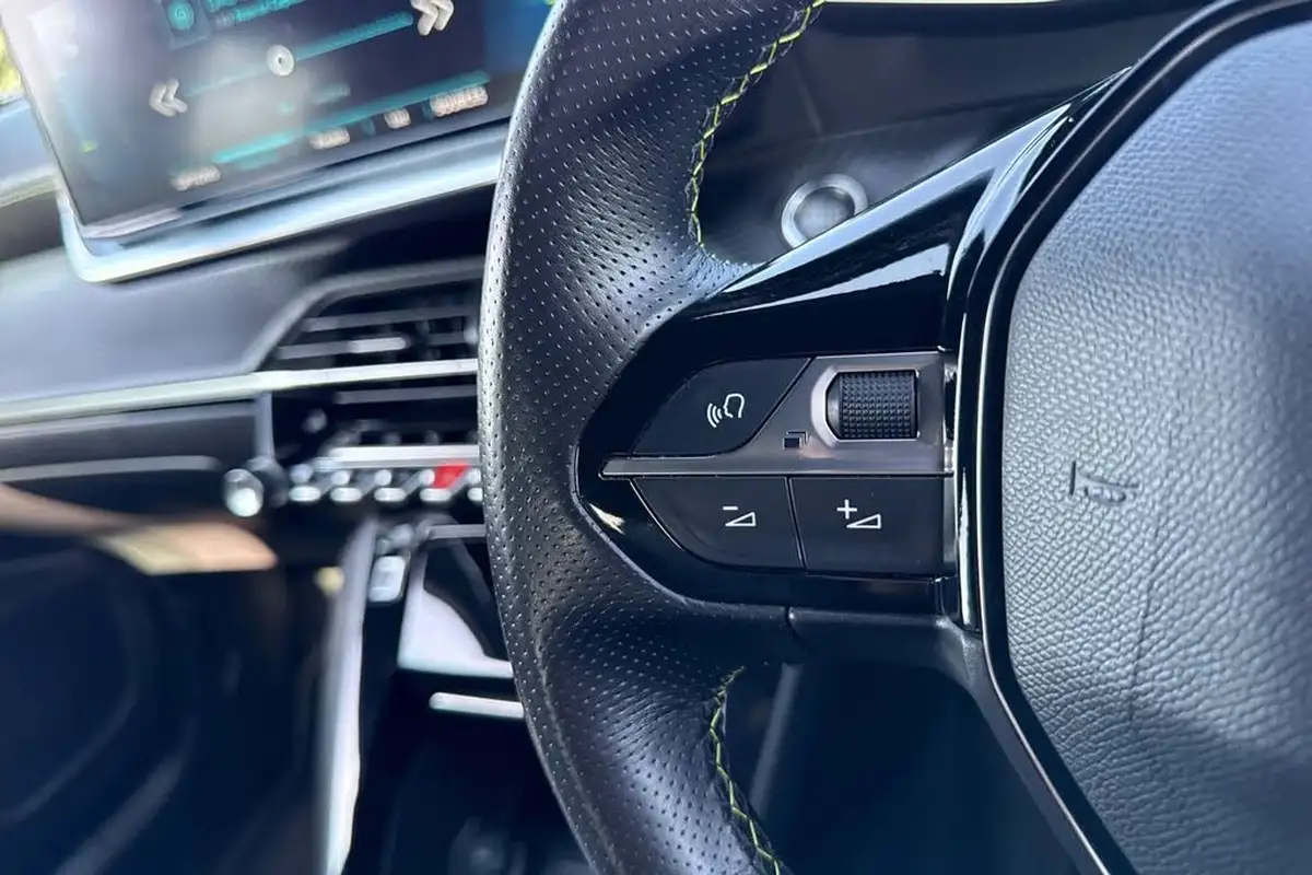 2021-peugeot-2008-suv-e-gt-premium-big-40