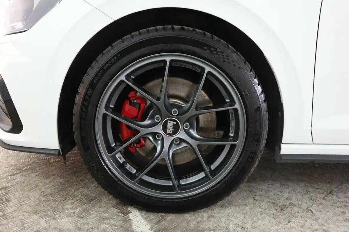 2020-volkswagen-polo-20-tsi-gti-big-24