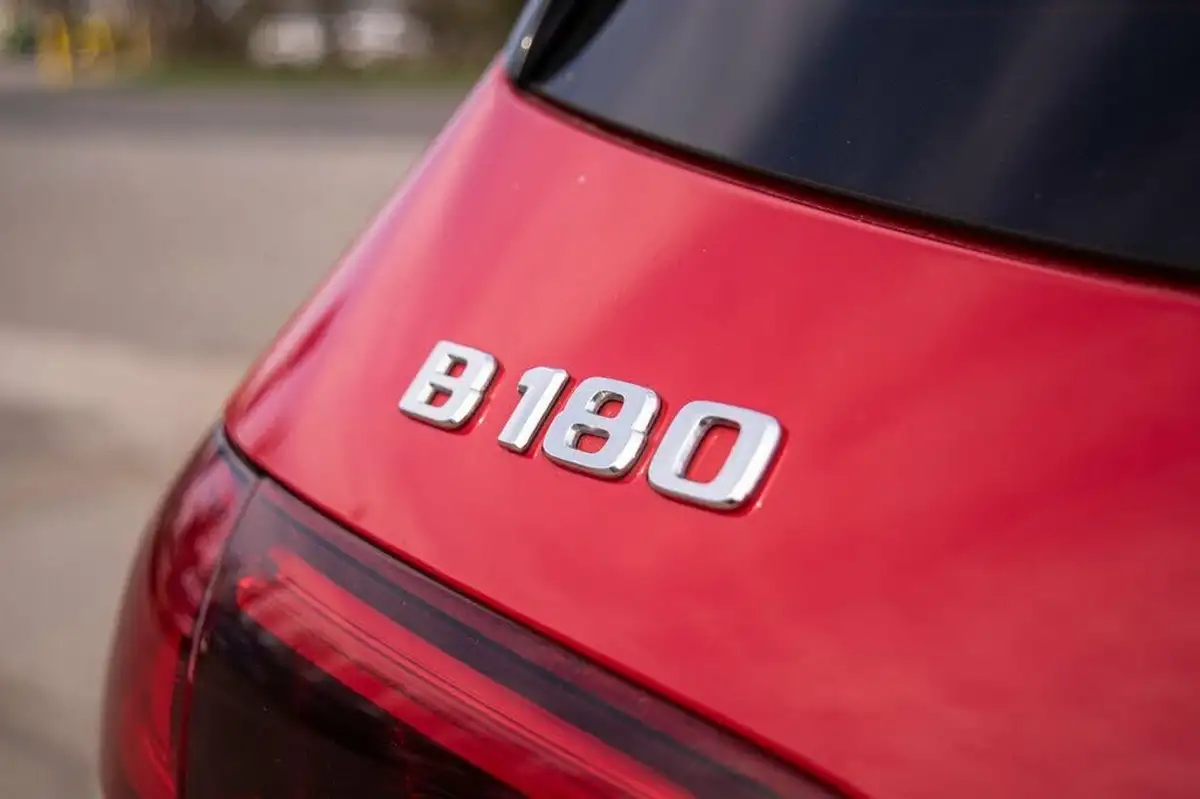 2020-mercedes-benz-b-class-13-b180-amg-line-7g-dct-big-46