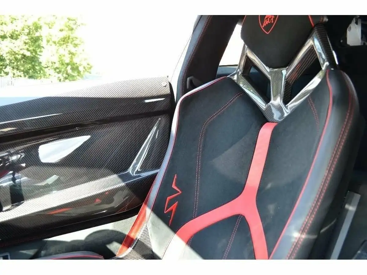 2015-lamborghini-aventador-65-lp-750-4-superveloce-big-6