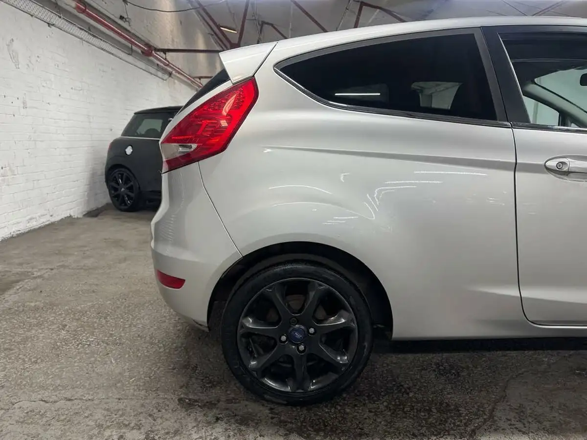 2009-ford-fiesta-125-zetec-3d-big-30