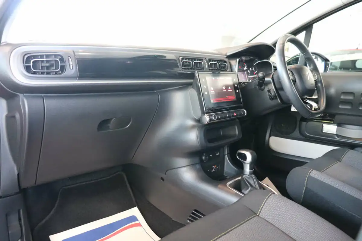 2018-citroen-c3-12-puretech-flair-110ps-ss-eat6-big-3