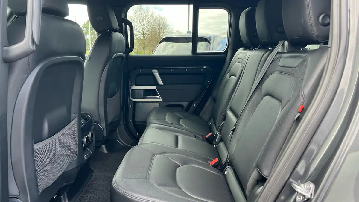 2023-land-rover-110-defender-30-d300-x-dynamic-s-big-3