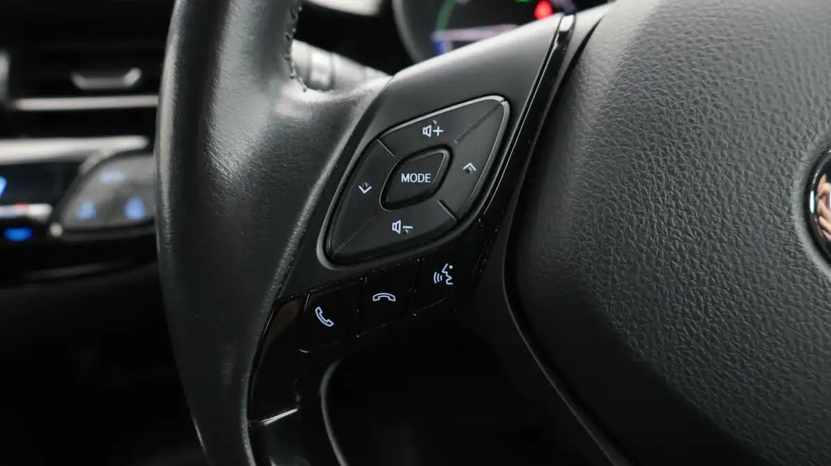 2020-toyota-c-hr-18-vvt-i-icon-big-25